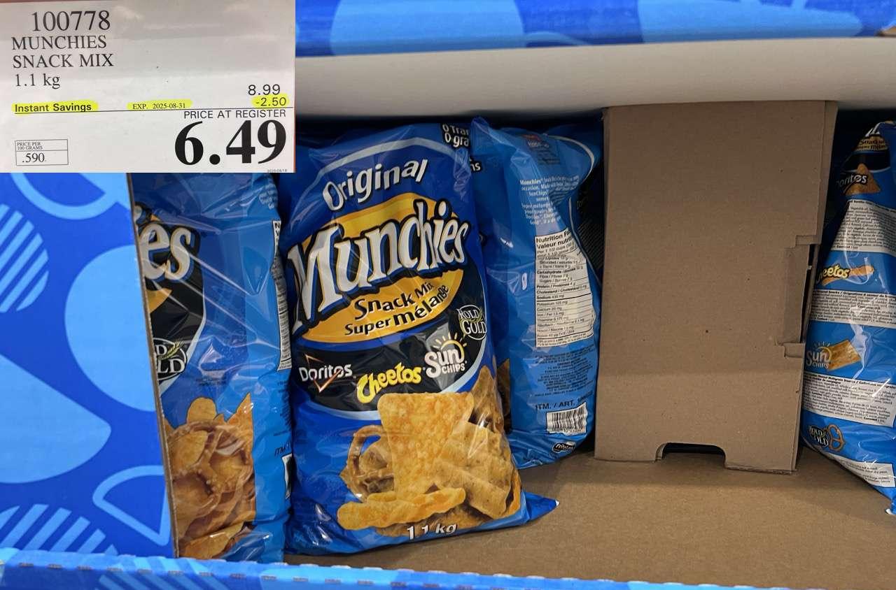 MUNCHIES SNACK MIX 1.1 kg at Costco