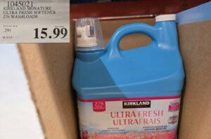 KIRKLAND SIGNATURE LIQUID FABRIC SOFTENER 5.53L 276 WASHLOADS at Costco