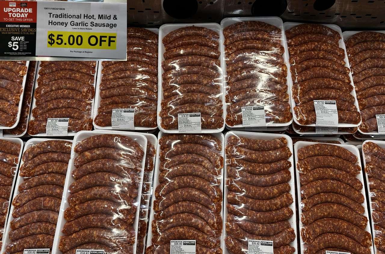 (ALSO 10634 AND 10639) TRADITIONAL HOT, MILD & HONEY GARLIC SAUSAGE at Costco