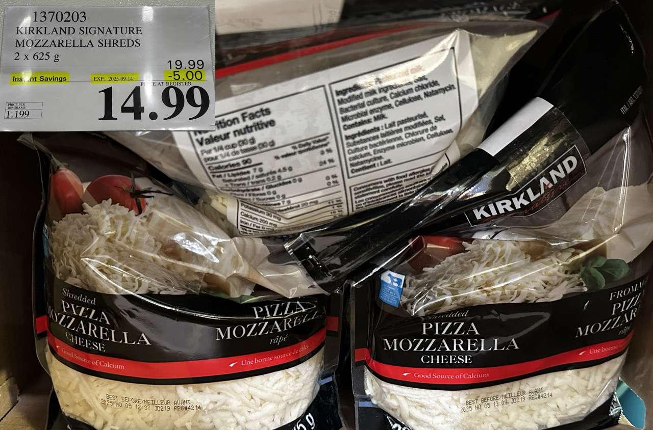 KIRKLAND SIGNATURE MOZZARELLA SHREDS 2 X 625 G - Costco Canada deal - Save $5.00 - Food & Beverage