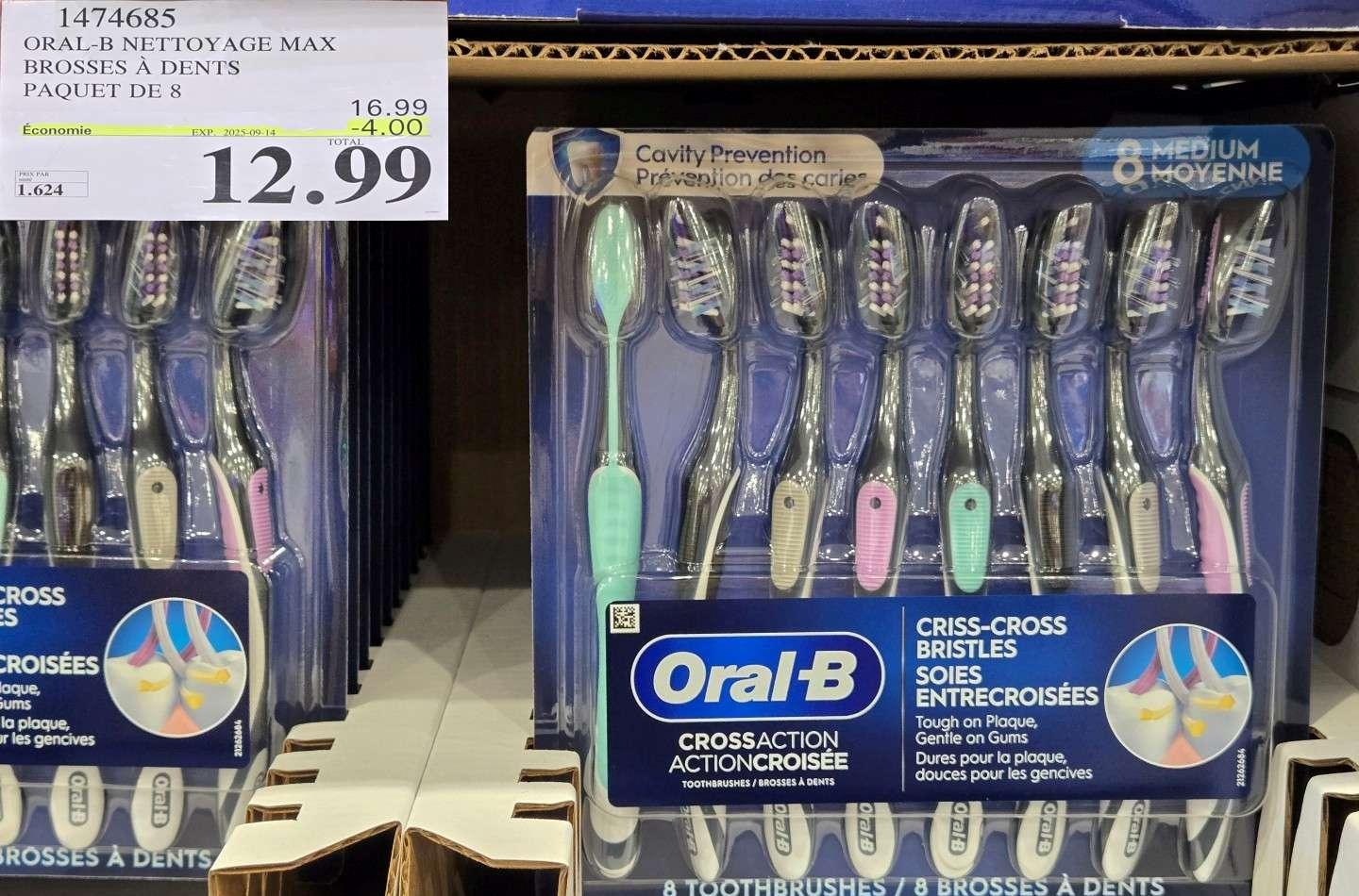 ORAL- B NETTOYAGE MAX   BROSSES A DENTS   PAQUET DE 8 at Costco