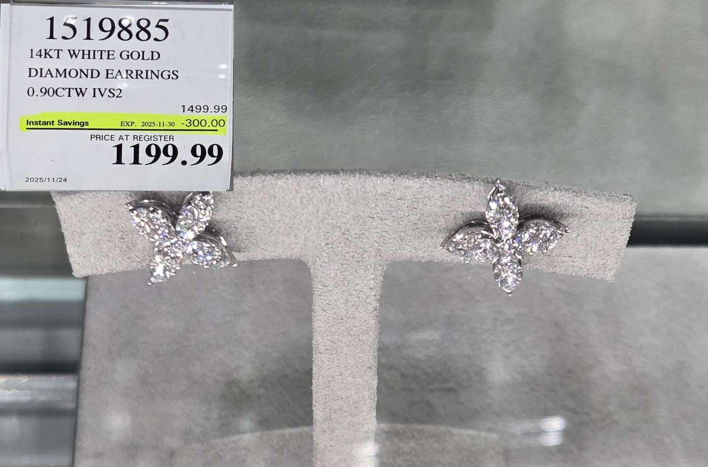 14KT WHITE GOLD DIAMOND EARRINGS 0.90CTW IVS2 - Costco Canada deal - Save $300.00 - Clothing and Accessories